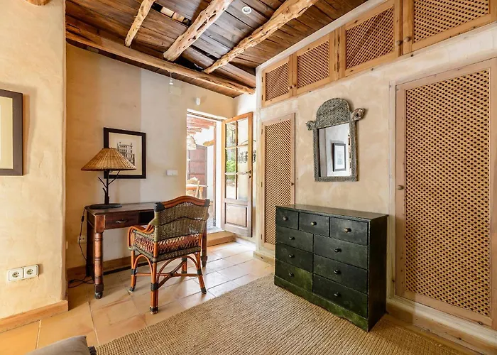 With Pool Santa Eularia Hébergement de vacances