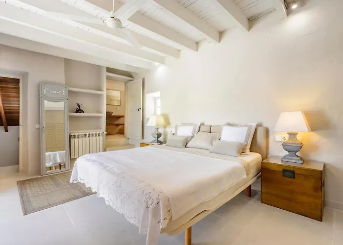 With Pool Santa Eularia Сasa de vacaciones *