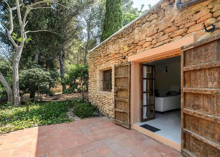 With Pool Santa Eularia