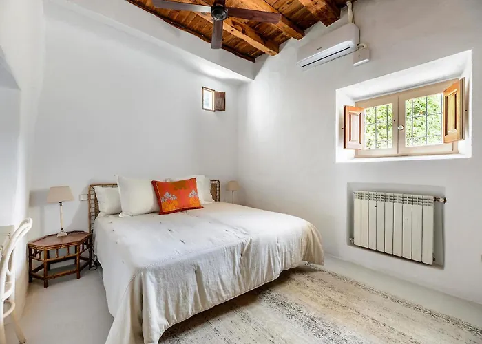 בית נופש With Pool Santa Eularia *