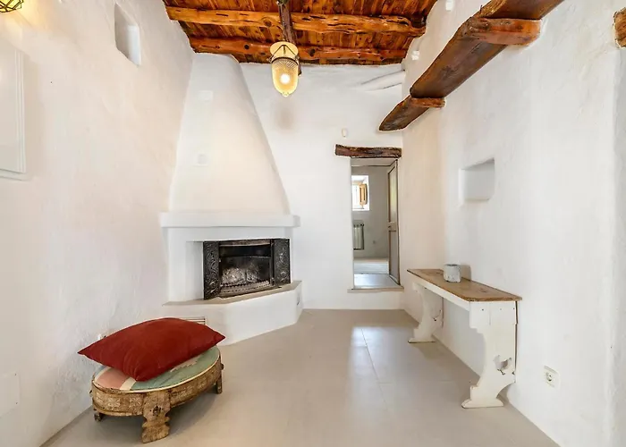 בית נופש With Pool Santa Eularia